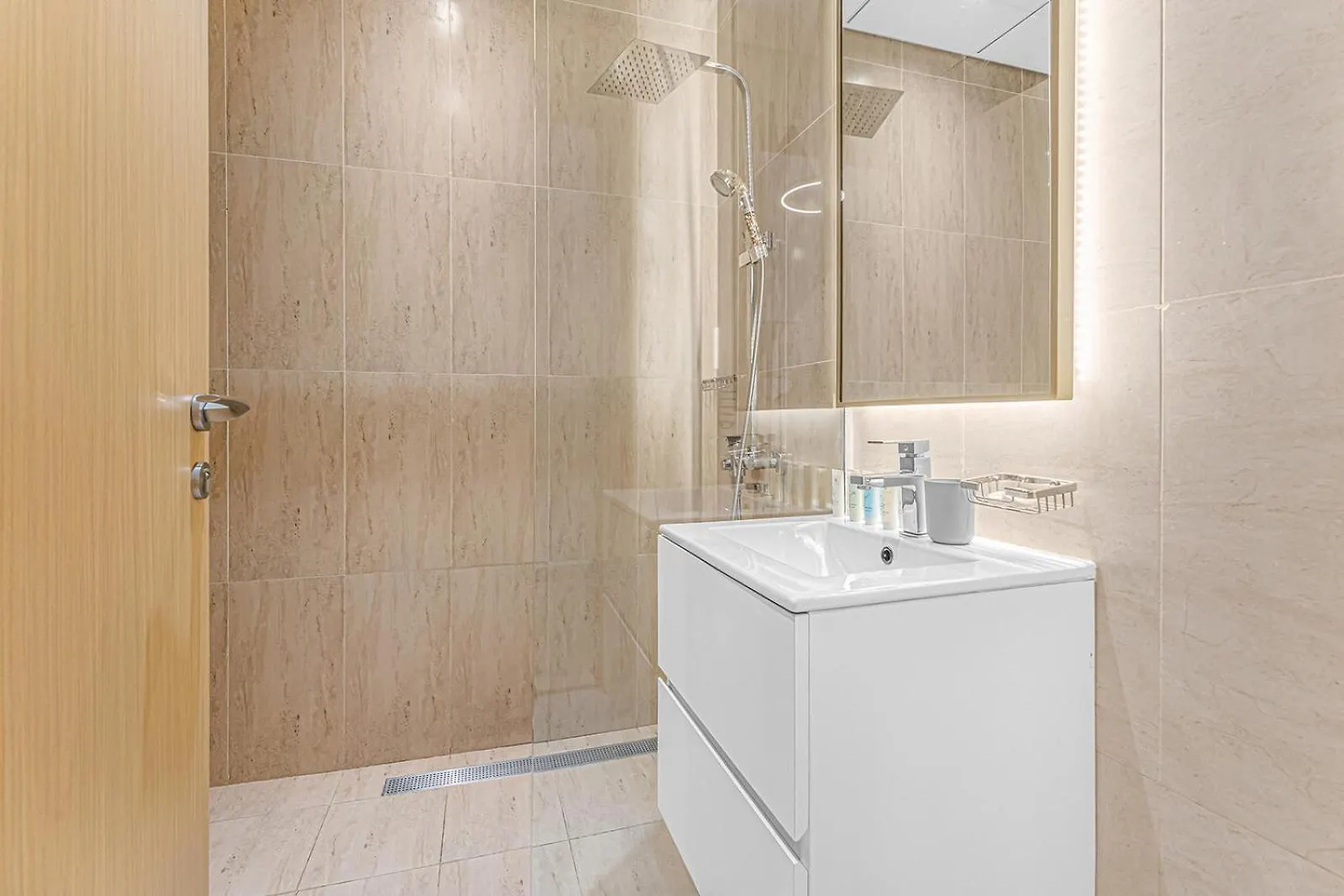 Regina Tower Apartment Dubai